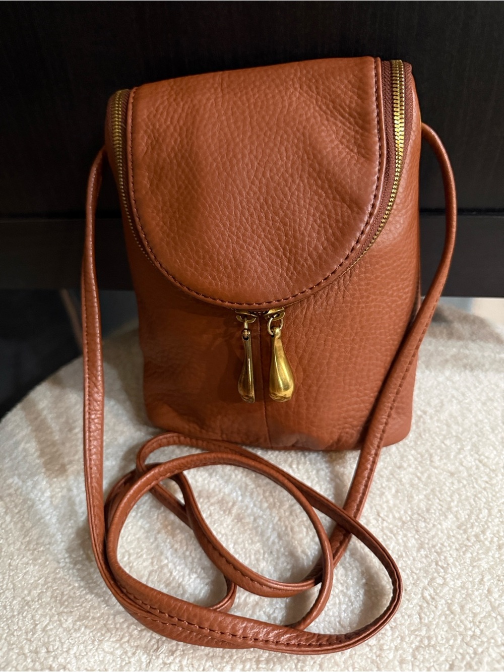 HOBO Fern Leather Crossbody Phone Bag - Tan